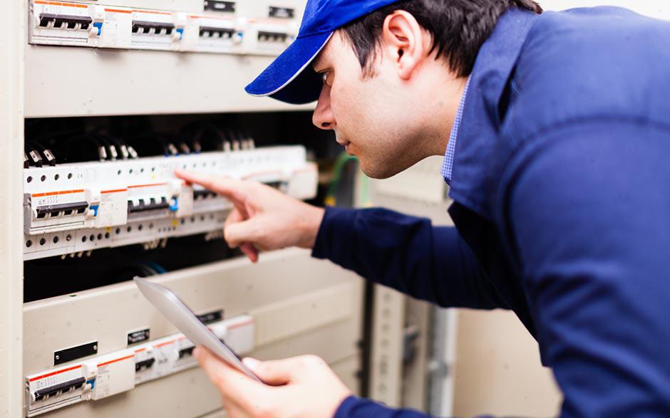 je recherche un électricien Poissy